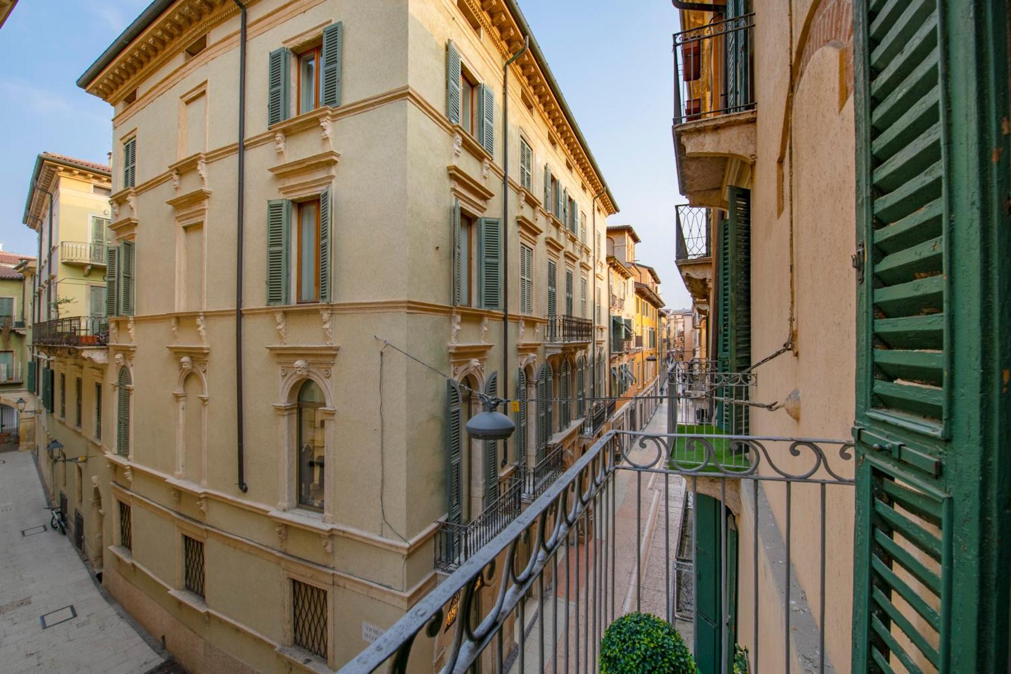 Palace Home Mazzini Verona Center Exterior photo